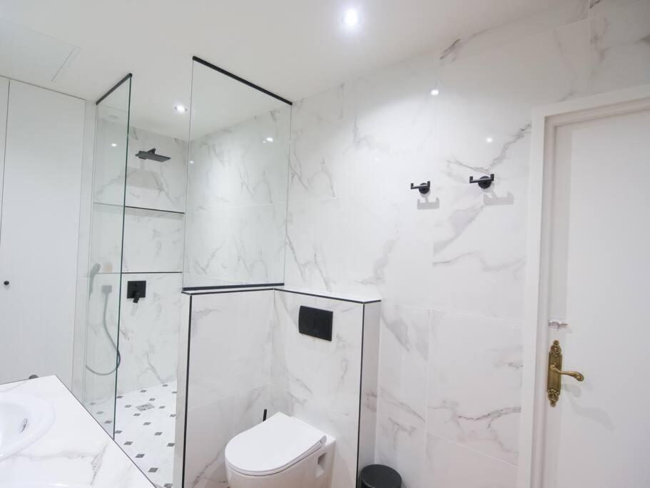Charme Et Modernite Au Coeur Du Quartier St Louis Apartman Versailles Kültér fotó